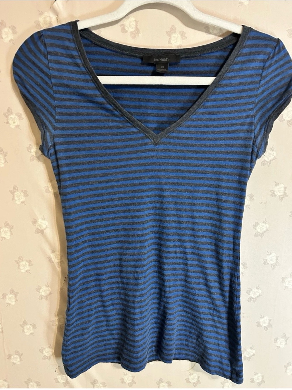 Express XS Blue Black Striped V-Neck Short Sleeve Y2K Casual Tee
